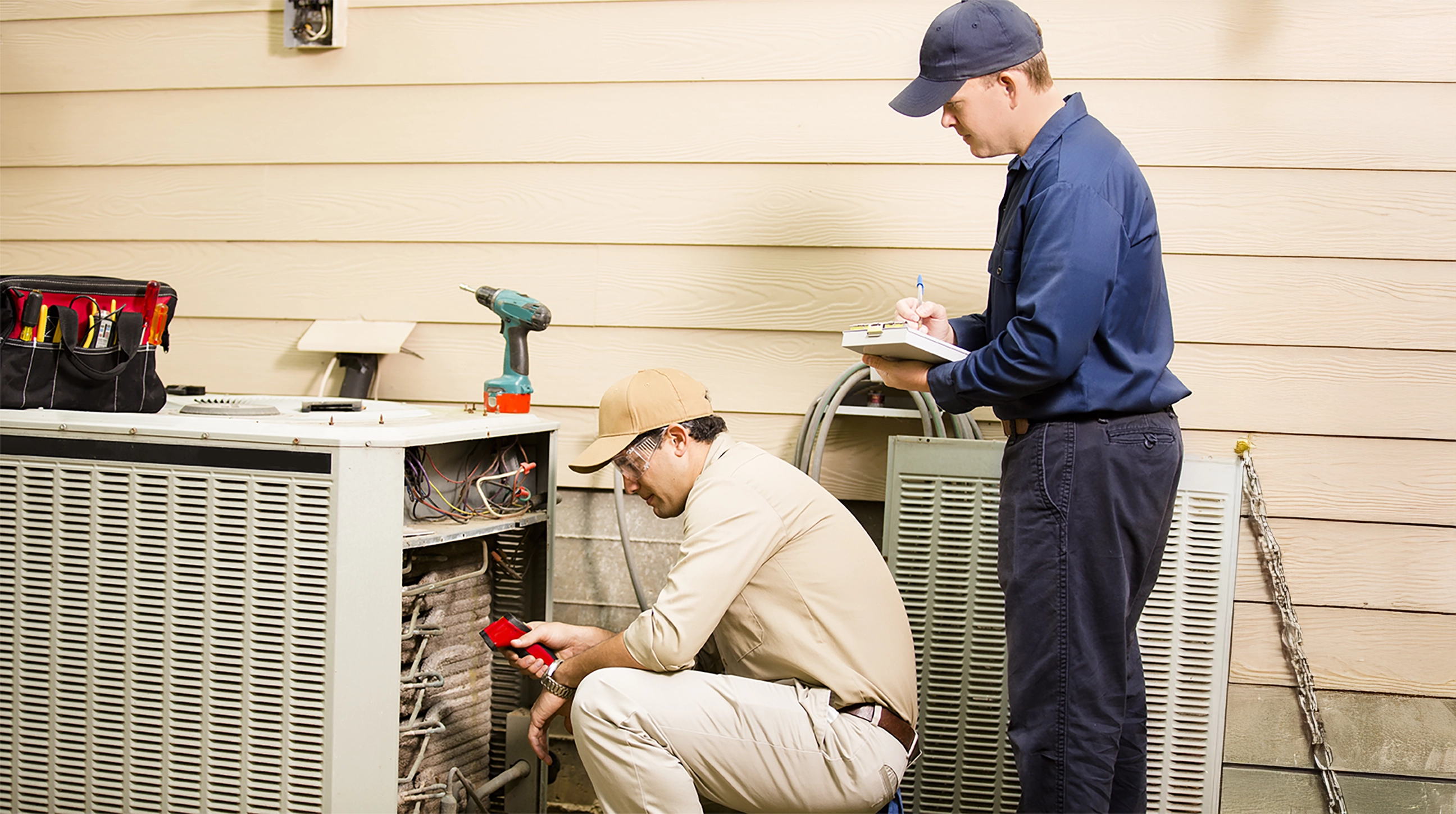 Trainer evaluating trainee